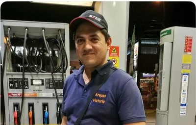 Venezolano hace trabajo extra para traer a su familia a Paraguay