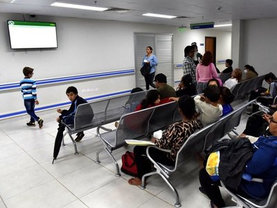 IPS excluye a 22.000 beneficiarios adjuntos alegando que no son insolventes