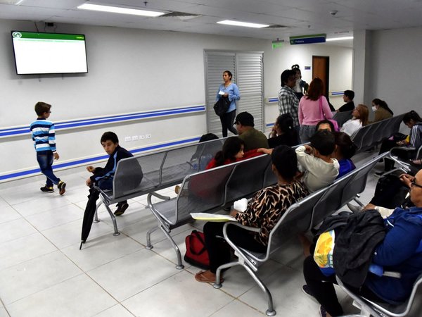 IPS excluye a 22.000 beneficiarios adjuntos alegando que no son insolventes