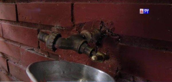 Hace dos meses que están sin agua en el barrio San Pablo | Noticias Paraguay