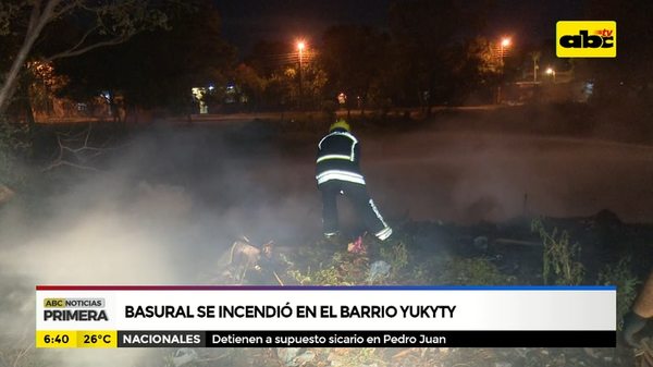 Basural se incendió en el Barrio Yukyty - ABC Noticias - ABC Color
