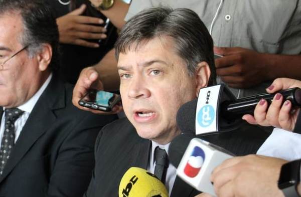 Funcionarios que sucumben a plata fácil es el gran problema del momento, según fiscal - ADN Paraguayo