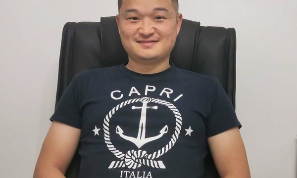 Profesional coreano ejerce medicina alternativa y descarta que realice cirugías