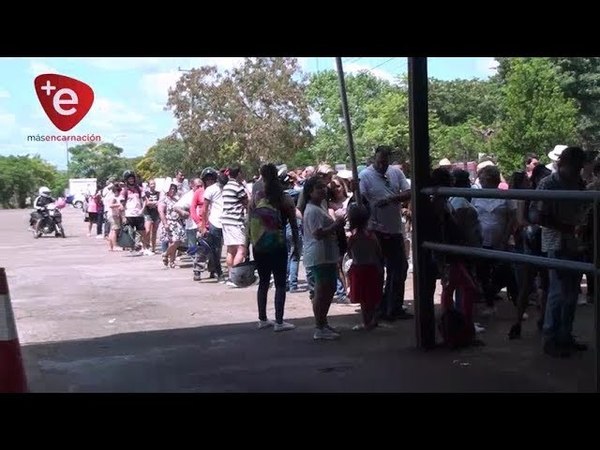 MIGRACIONES HABILITA SOLO 2 CASETAS Y GENERA LARGA FILA DE TURISTAS PARA INGRESAR A ENCARNACIÓN