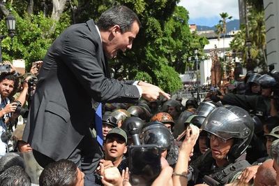 Guaidó busca revivir la calle en su intento por expulsar a Maduro - Mundo - ABC Color