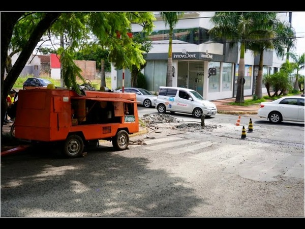 MUNICIPIO EJECUTA TRABAJOS DE REPARACIÓN DE BADENES EN EL CASCO CÉNTRICO