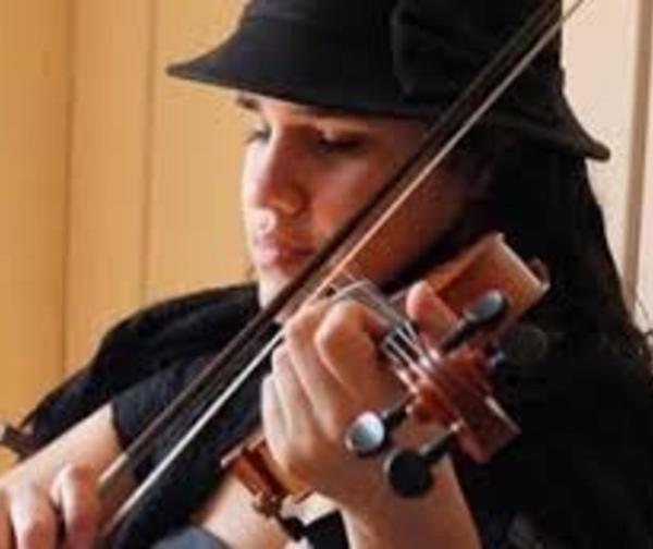Hallan sin vida a “Lucre”, la talentosa violinista no vidente