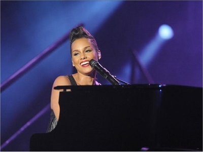 Alicia Keys homenajea a aquellos "por los que nadie apuesta" con Underdog