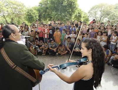 Comunidad cultural ombyasy Ana Lucrecia Taglioretti mano - ABC Remiandu - ABC Color