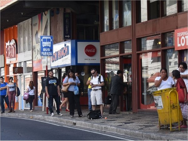 ¿Buses de vacaciones? Pasajeros denuncian regulada de colectivos