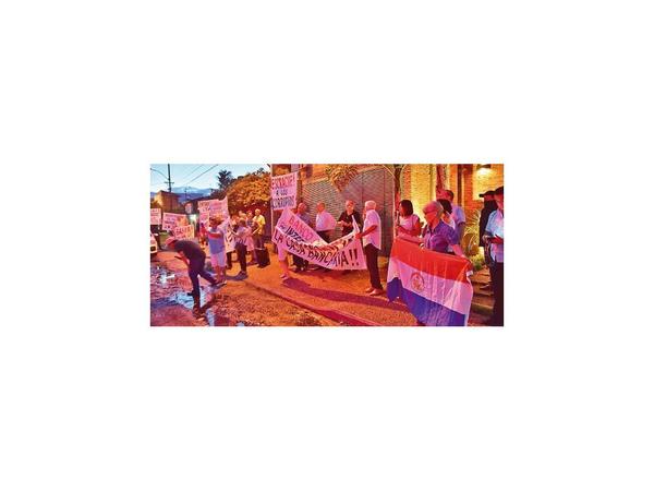 Jubilados bancarios urgen ya la intervención de la Caja