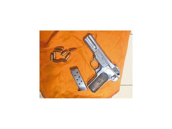 Hallan un arma de fuego con nueve balas en Tacumbú