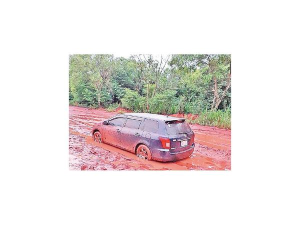 Campesinos de Curuguaty se quejan de calles en mal estado