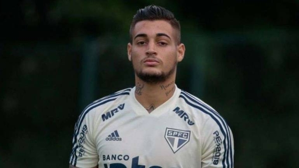HOY / Sao Paulo suspende por un año el contrato de arquero detenido por maltrato