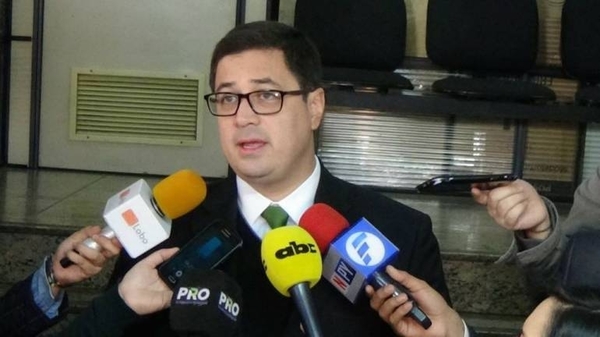 HOY / Abogado de Cartes aclara: “No está procesado por lavado de dinero”