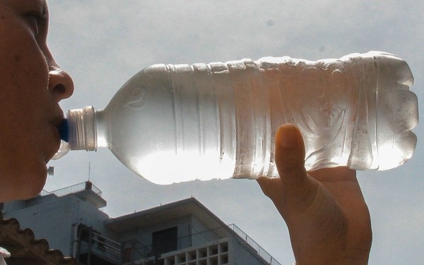 Salud advierte sobre la deshidratación. Recomienda beber mucha agua a lo largo del día - ADN Paraguayo