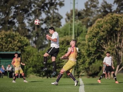 Libertad triunfó e igualó en su primera prueba