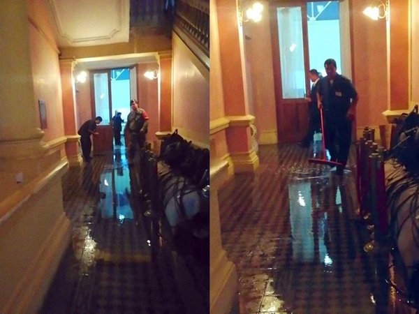 Pasillo de Palacio de Gobierno se inundó con la lluvia