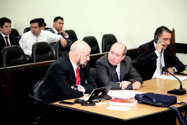 Sancionan a chicaneros y finalmente se inicia juicio de Carlos León por tráfico de armas - Nacionales - ABC Color