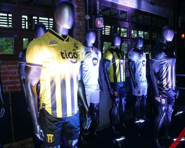 Guaraní presentó su nueva camiseta | Noticias Paraguay