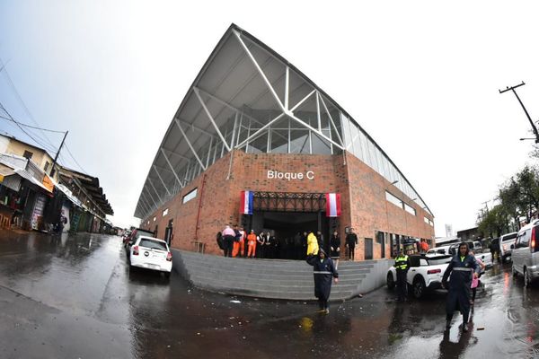 A 1 mes de haberse inaugurado Bloque C del Abasto bajo agua