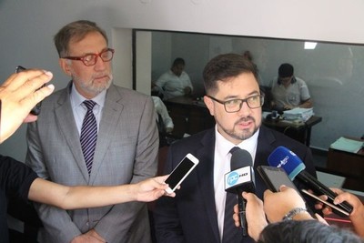 Abogado de Cartes cuestiona a sectores de la prensa por publicar noticias falsas sobre su cliente