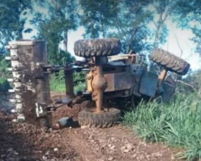 Trágico vuelco de tractor en Bella Vista