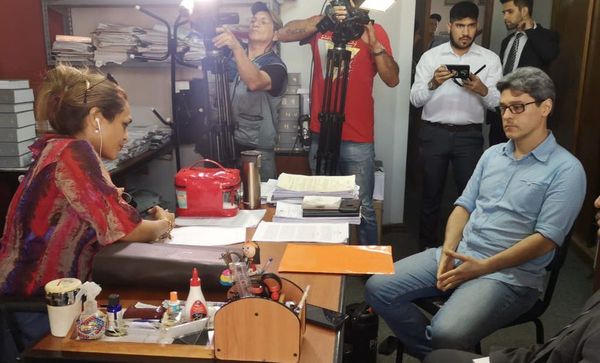 Camilo Soares rechaza “denuncia mediática” de Rocío Casco en Fiscalía