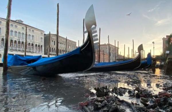 Las sorprendentes imágenes de una Venecia con sus canales sin agua - SNT