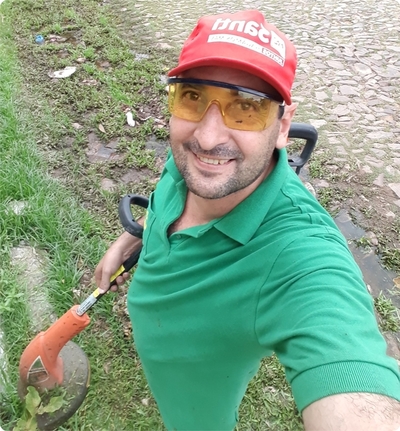 Ciudadano Lambareño corta gratis el pasto en baldíos para luchar contra el Dengue - Informate Paraguay