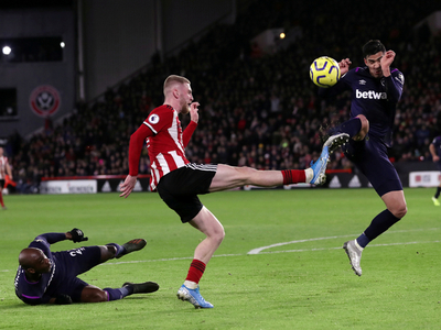 Sheffield hace pagar sus errores al West Ham