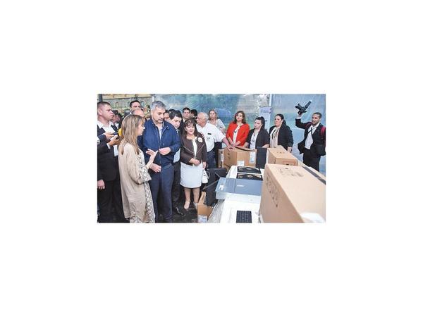 Presidente evade hablar del proceso judicial a Cartes