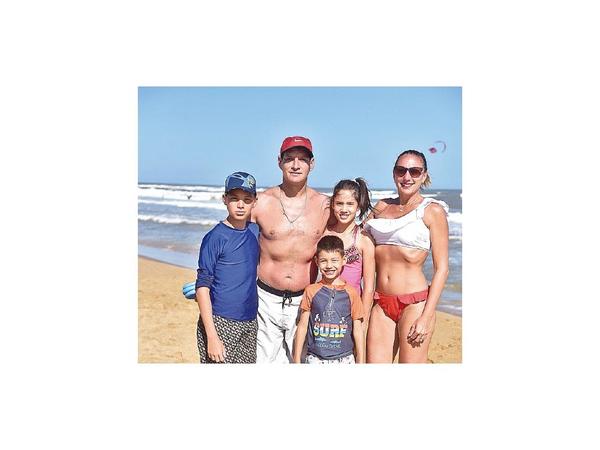 Paraguayos disfrutan del sol de Punta