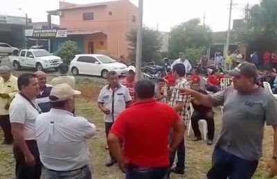 Amenazas de turba liderada por diputado - Política - ABC Color