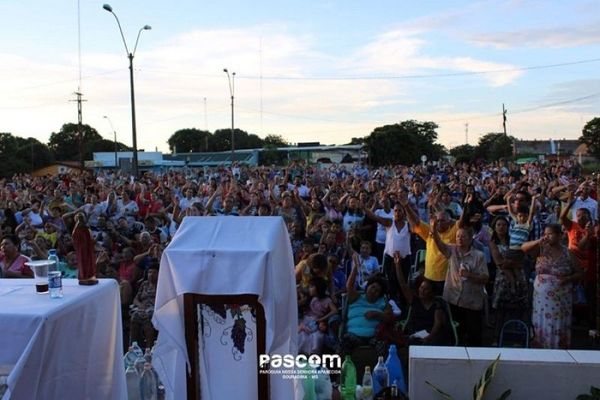 Multitudinaria concurrencia de fieles en la misa en honor a Santa Filomena en Futurista