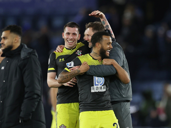 Soton se toma revancha y baja al Leicester City