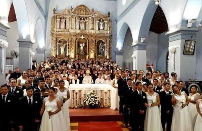 Ciento veinte parejas llegaron al altar - Interior - ABC Color