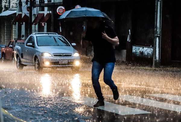 Meteorología prevé un domingo caluroso y con lluvias - ADN Paraguayo
