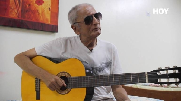 HOY / Con voz firme y la guitarra a cuestas, Onofre Orrego enfrenta batallas de la vida