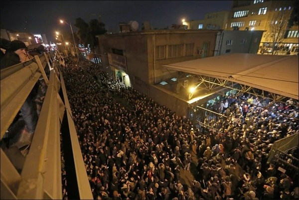 Irán: estudiantes lideran protestas contra el régimen y exigen la renuncia del Ayatollah: “El enemigo está adentro” - ADN Paraguayo