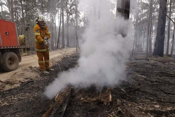 Bomberos en Australia pasan a la ofensiva contra incendios | .::Agencia IP::.