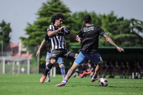 Ramón Díaz probó el equipo de Libertad ante el Sportivo Italiano