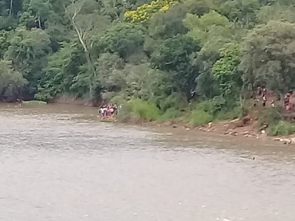 Dos menores desaparecieron en aguas del río Monday