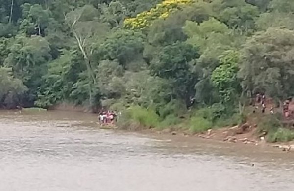 Desaparecen adolescentes en aguas de río | Noticias Paraguay