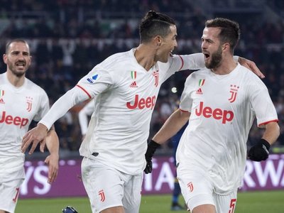 Juventus vence a la Roma y sigue en lo más alto