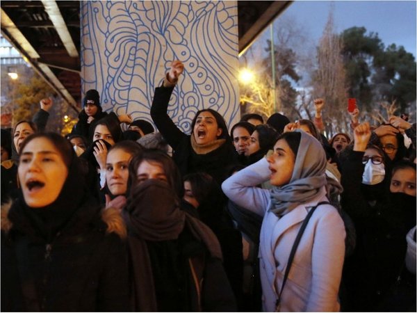Protestas en Teherán contra las autoridades por el derribo del avión
