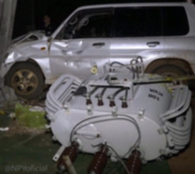 Chocó contra una columna y dejó sin luz a un barrio - Paraguay.com