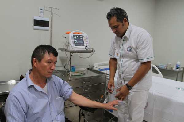 Seguros privados garantizan atención a pacientes con dengue | .::Agencia IP::.