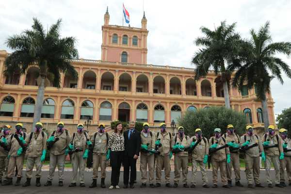 Presidente resalta esfuerzo de profesionales de blanco y anuncia más recursos para hospitales | .::PARAGUAY TV HD::.