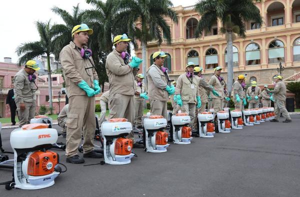 Entregan máquinas y equipamientos para fortalecer campaña antidengue - ADN Paraguayo